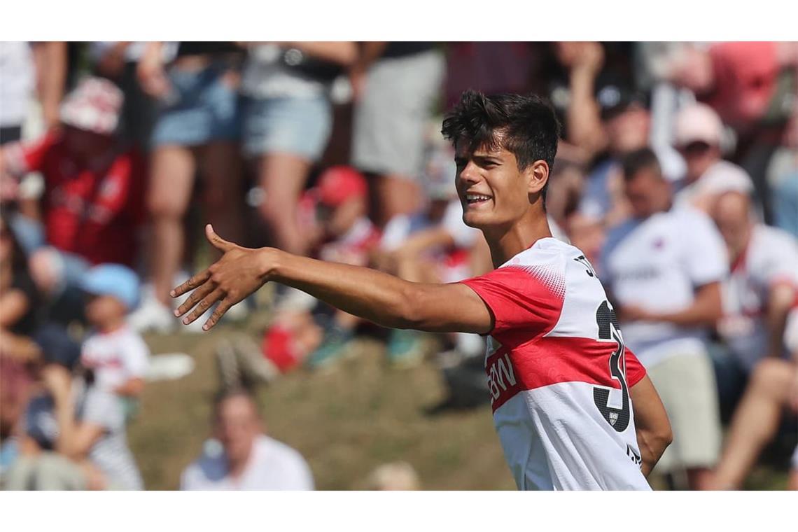 Chema ist ein Spielertyp, der im Mittelfeld gerne dirigiert.