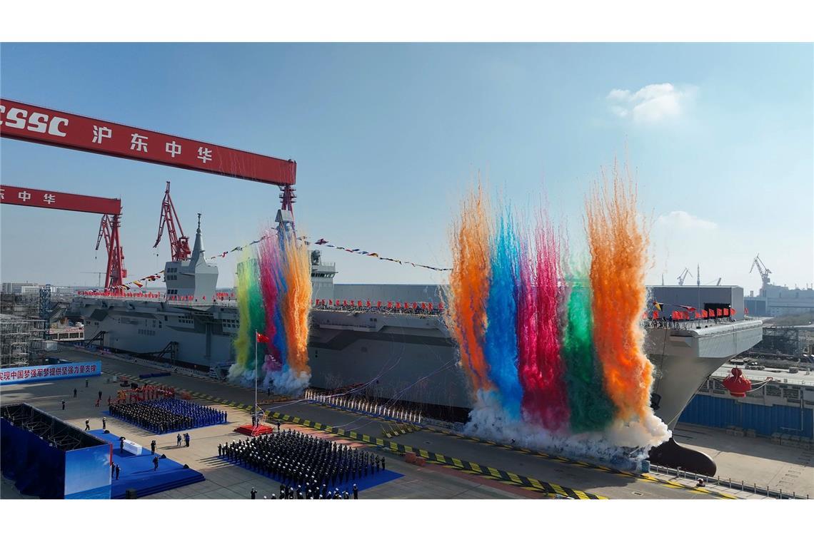 Bilder des Tages China lässt hochmodernes Angriffsschiff 'Sichuan' vom Stapel
