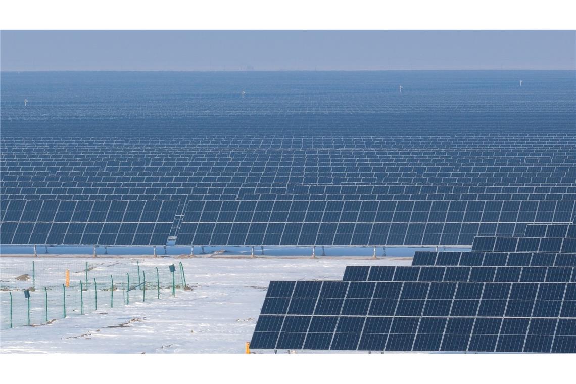 Weltweit erstmals mehr Strom aus Erneuerbaren als aus Kohle China war laut einer Studie der Denkfabrik Ember im ersten Halbjahr 2025 für 55 Prozent des weltweiten Solarwachstums verantwortlich.