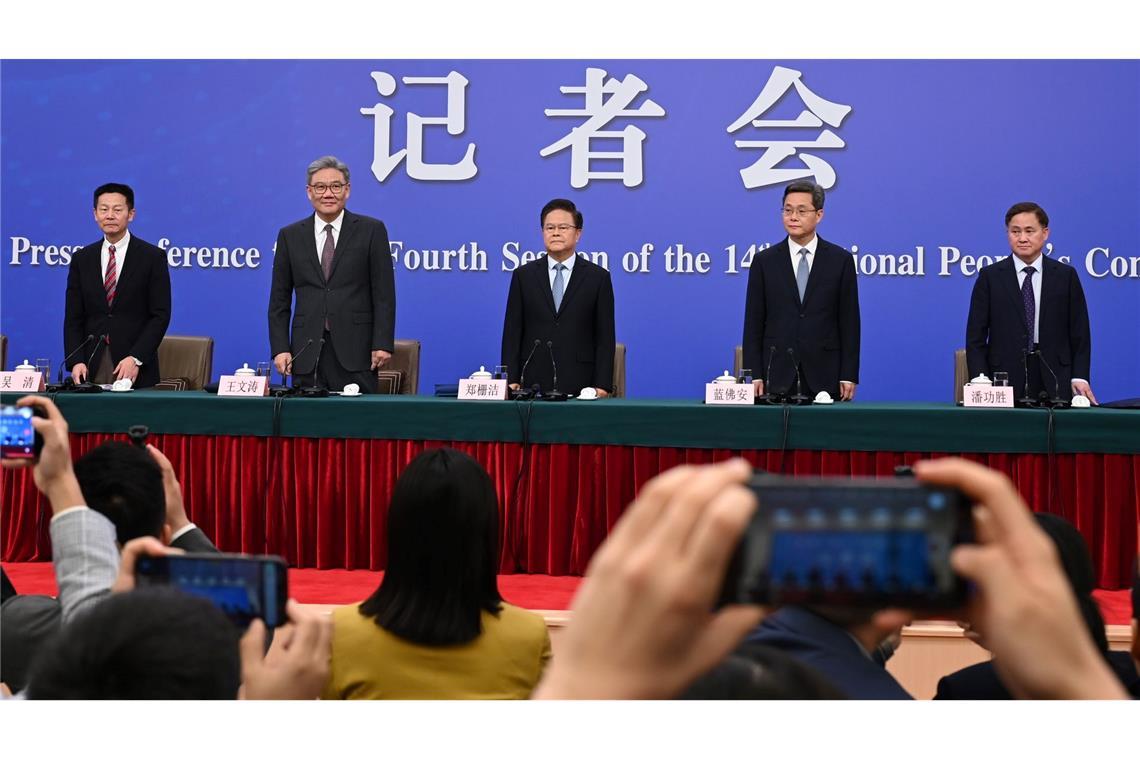 Chinas Ministerien äußerten sich 2,5 Stunden lang zu Wirtschaftsthemen.