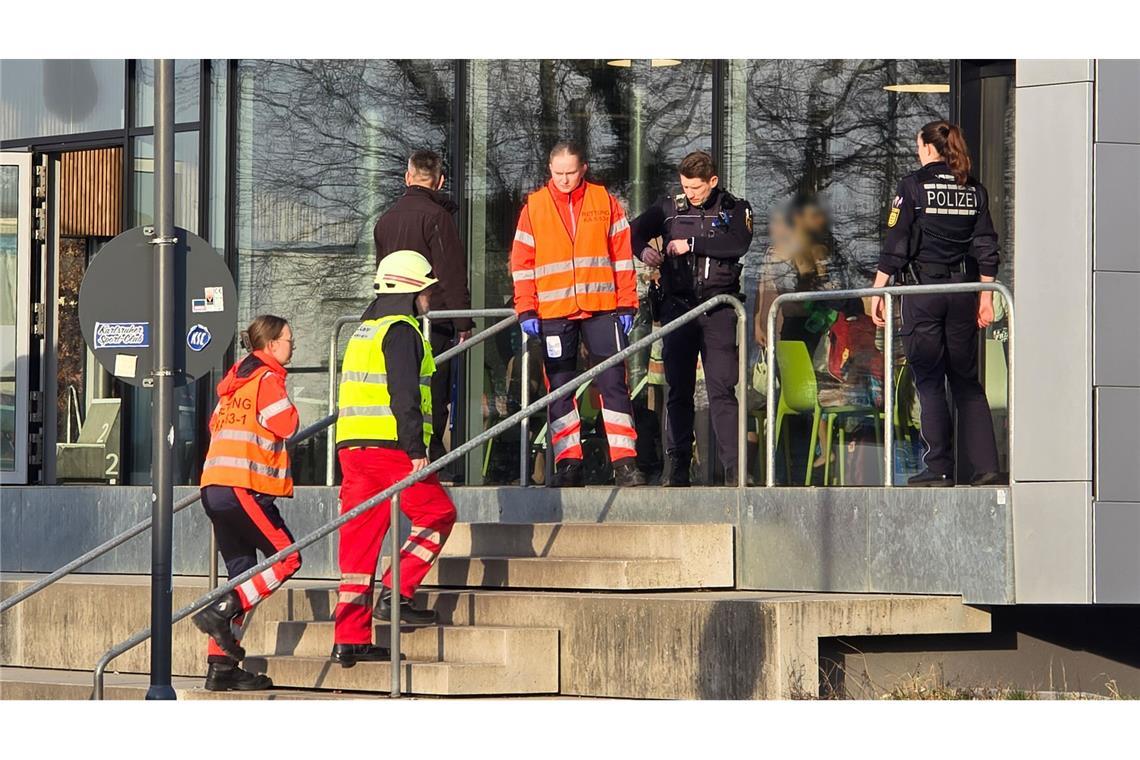 Chlorgas ist im Technikraum eines Schwimmbads in Stutensee ausgetreten. Mehrere Menschen wurden verletzt.