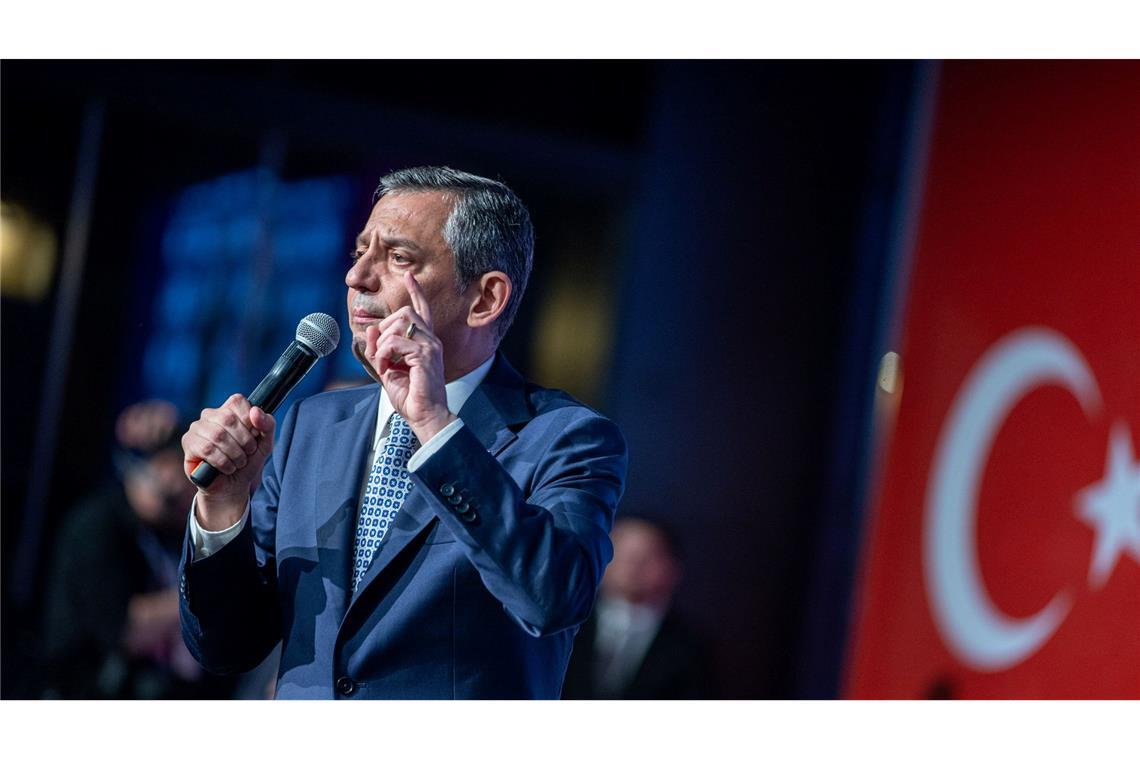 Angriff auf türkischen Oppositionschef - Täter in Gewahrsam CHP-Chef Özgür Özel wurde in Istanbul körperlich angegriffen. (Archivbild)