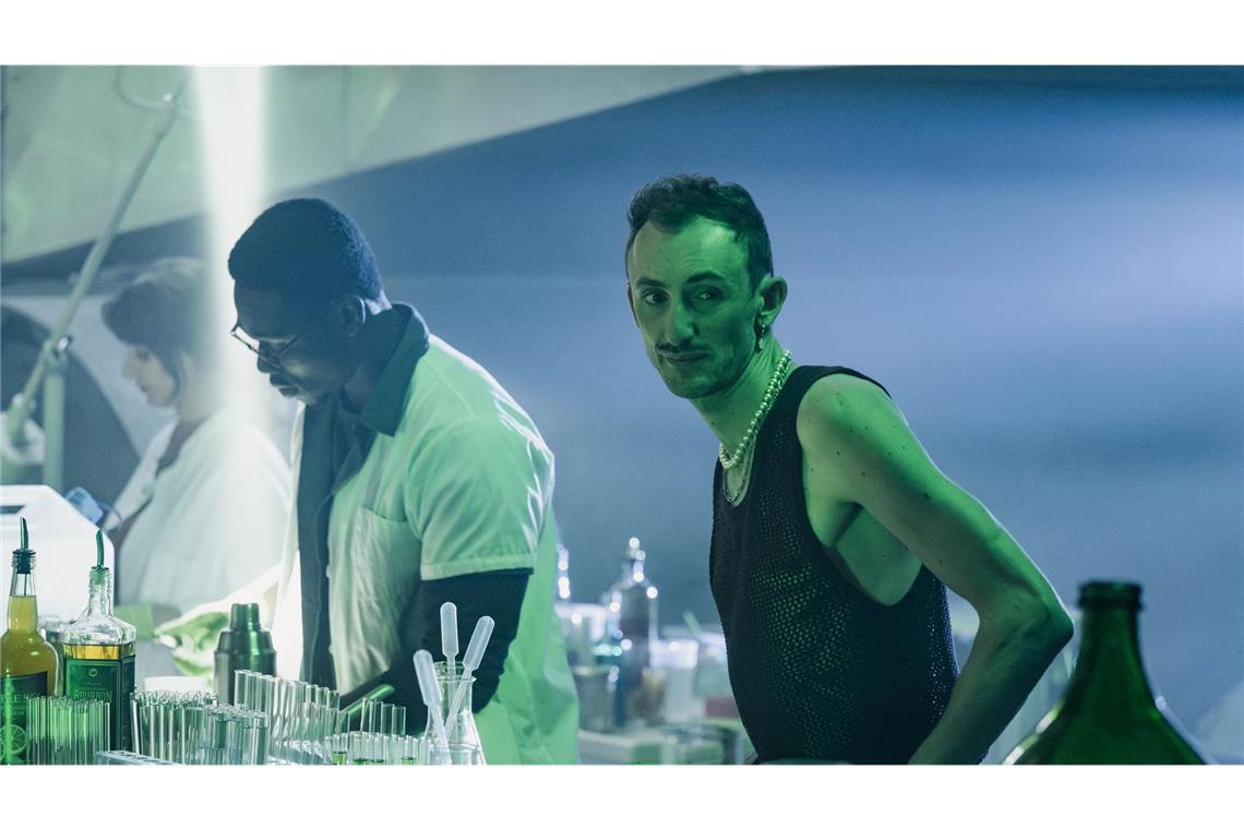 Wie war „Fiderallala“, der neue „Tatort“ aus Münster? Chris Haffmeister (Jonas Stenzel, r.) ist nicht nur ein cooler Party-Macher, er hat auch Zugang zur Wohnungsbörse und pflegt intime Kontakte zu einer Reihe von Studentinnen. Am Ende der Partynacht ist Chris tot.