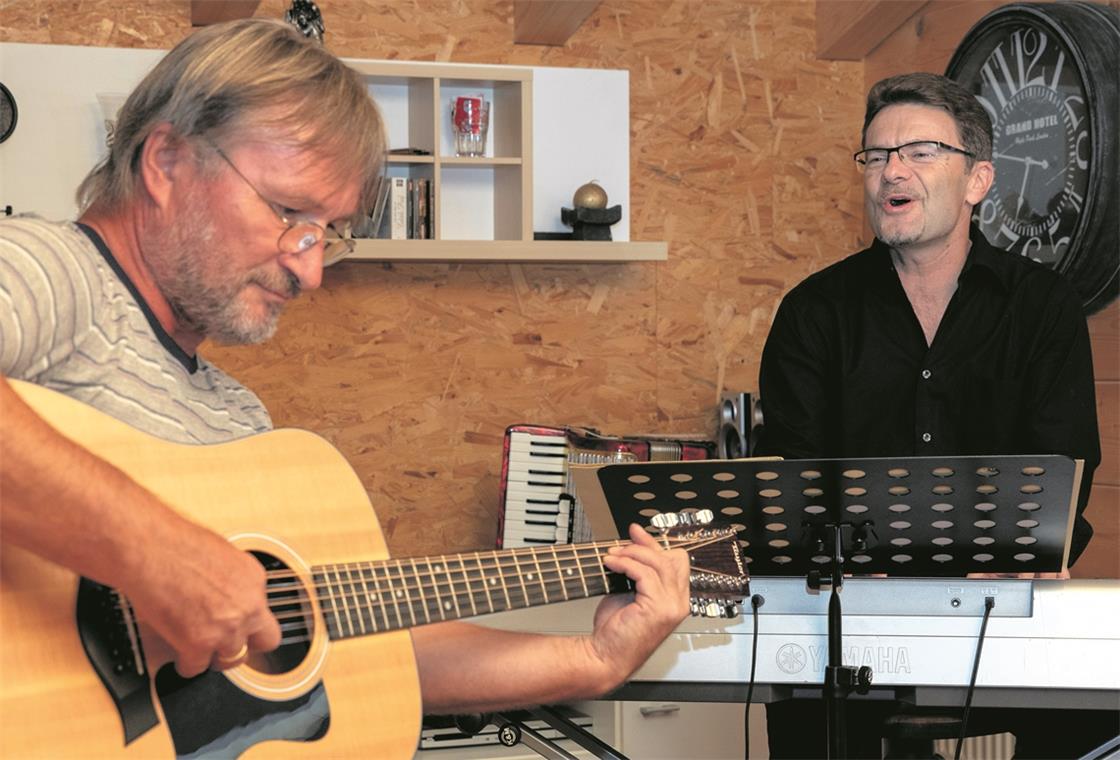 Chris Jäger (rechts) und Sepp Steinkogler bei den Proben. Archivfoto: A. Becher