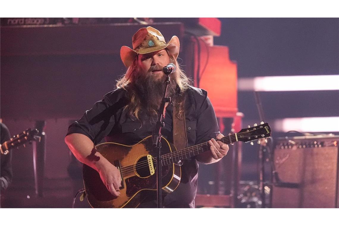 Morgan Wallen holt Country-Preis als Entertainer des Jahres Chris Stapleton nimmt drei CMA-Trophäen mit nach Hause.