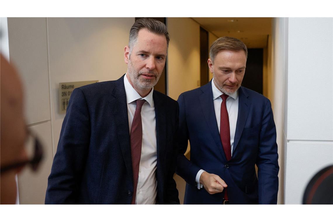 Sitzung unterbrochen – Fraktionschefs der Ampel zu Beratungen in Merz’ Büro Christian Dürr und Christian Lindner auf dem Weg in das Büro von Friedrich Merz.