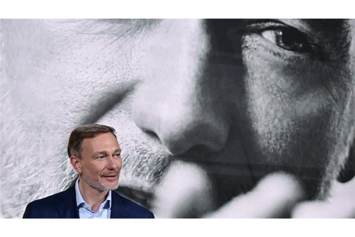 Was verdient Christian Lindner? Christian Lindner ist nicht mehr Mitglied der aktuellen Regierung. – er war von Kanzler Olaf Scholz als Finanzminister entlassen worden.