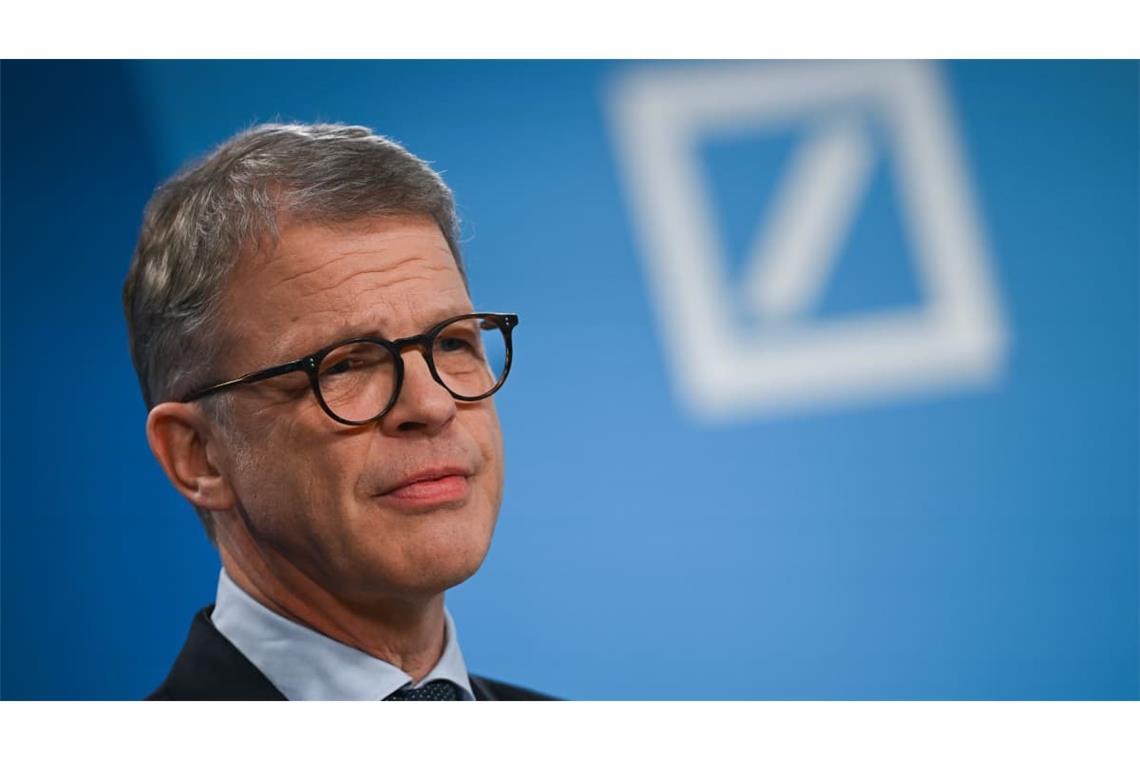 Christian Sewing hatte die Führung des Geldhauses nach etlichen Krisenjahren im April 2018 übernommen. (Archivbild)