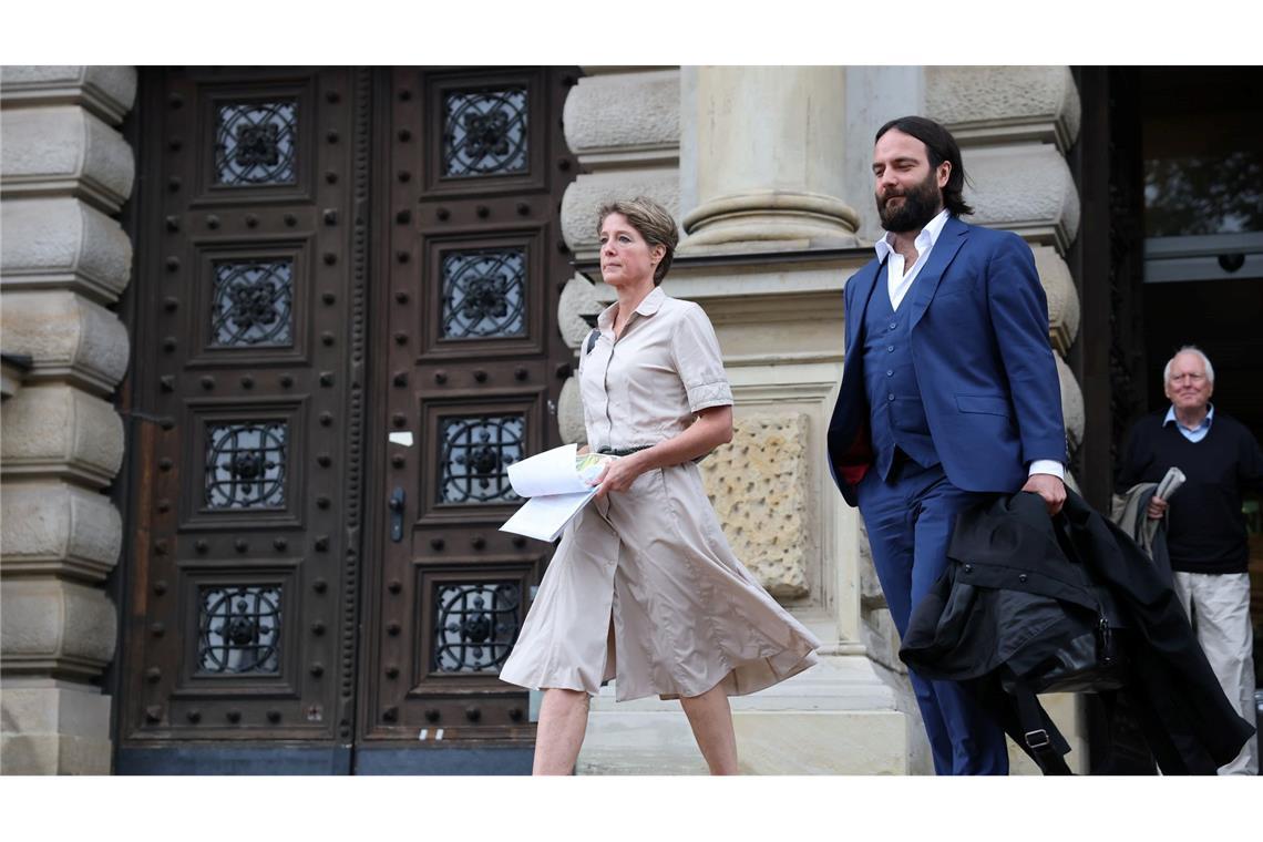 Bilder des Tages Christina Block verlässt mit Ingo Bott, einer ihrer Verteidiger, das Gericht nach dem Prozesstag wegen mutmaßlicher Kindesentführung.