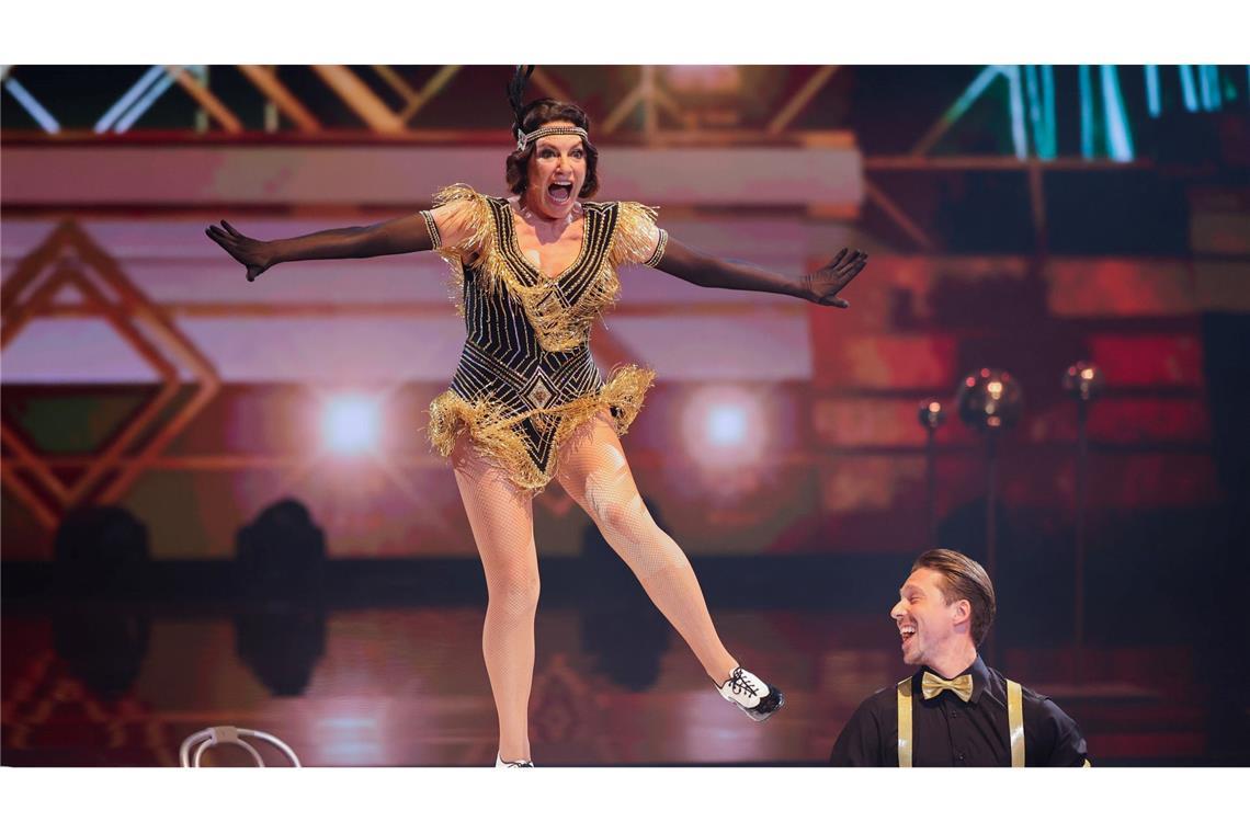 Stefan Raab zeigt bei "Let's Dance" seine Tanzkünste Christine Neubauer erhielt für ihre Darbietung die Bestnote.