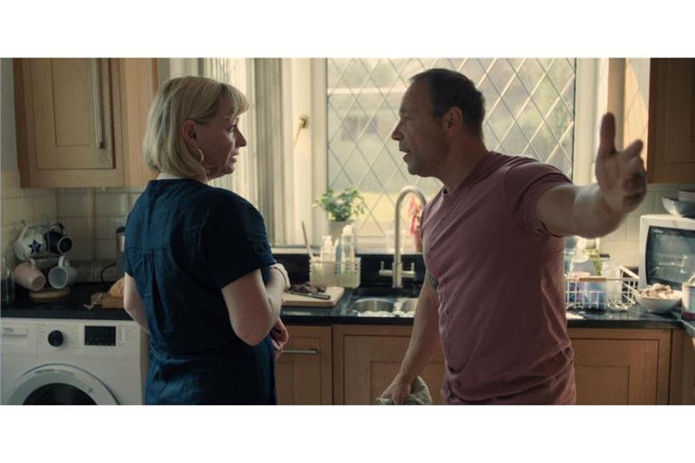 Christine Tremarco als Manda Miller (l.), Stephen Graham als Eddie Miller, in Adolescence.