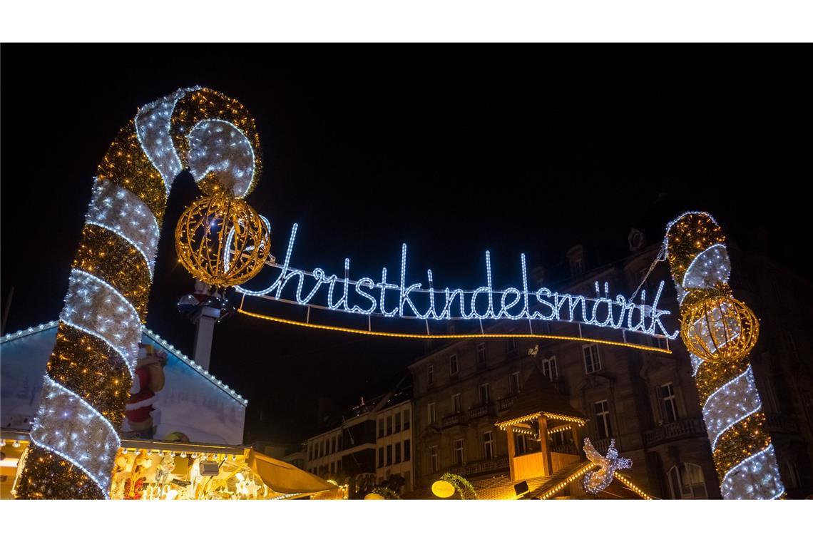 6 Tipps für einen Adventsausflug nach Straßburg „Christkindelsmärik“ heißt der Straßburger Weihnachtsmarkt im elsässischen Dialekt.