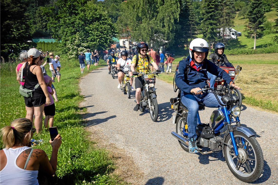 Auf der Suche nach dem Oldtimervirus Christoph Zender fährt mit einer Kreidler Flory bei der Munero-Mopedrallye mit – und berichtet von seiner Erfahrung. Fotos: Alexander Becher