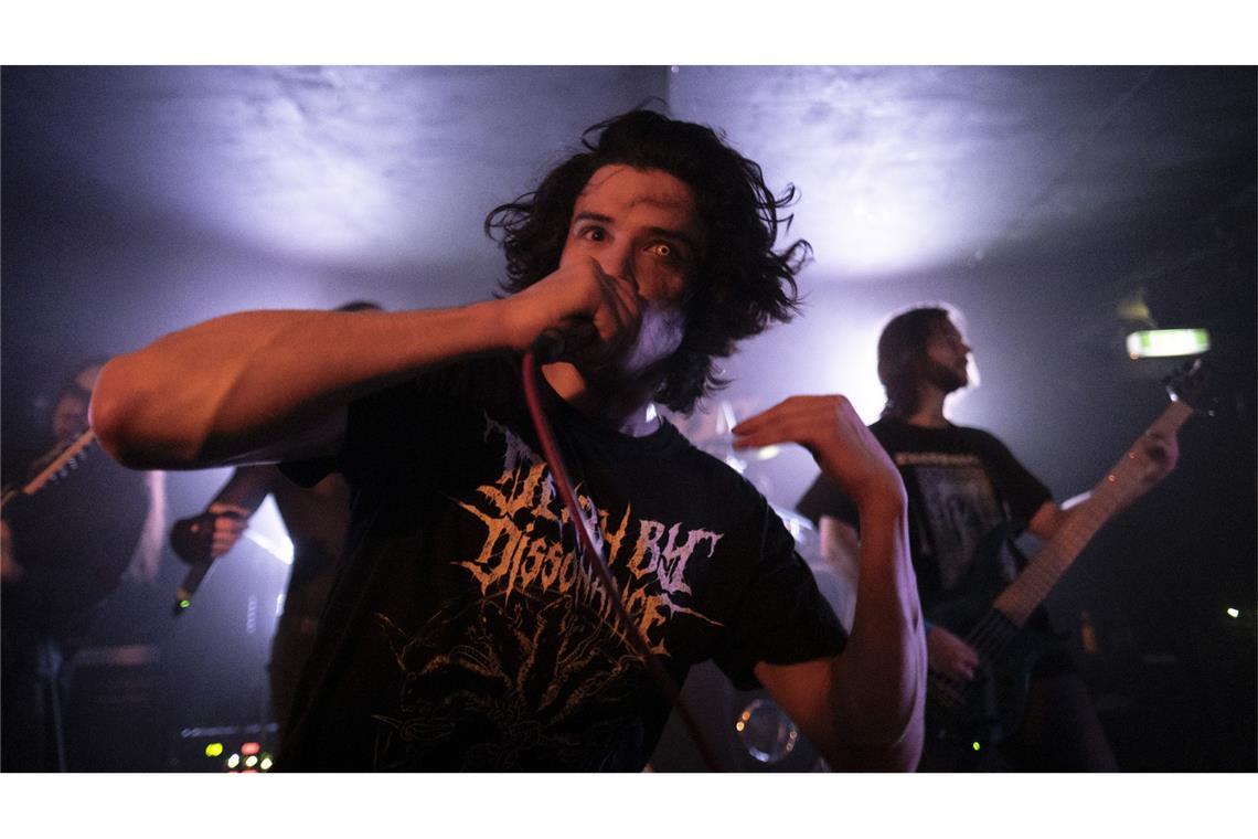 Ciro Ernesto Mansilla bei seinem ersten Auftritt als Metal-Sänger im Juze Backnang.