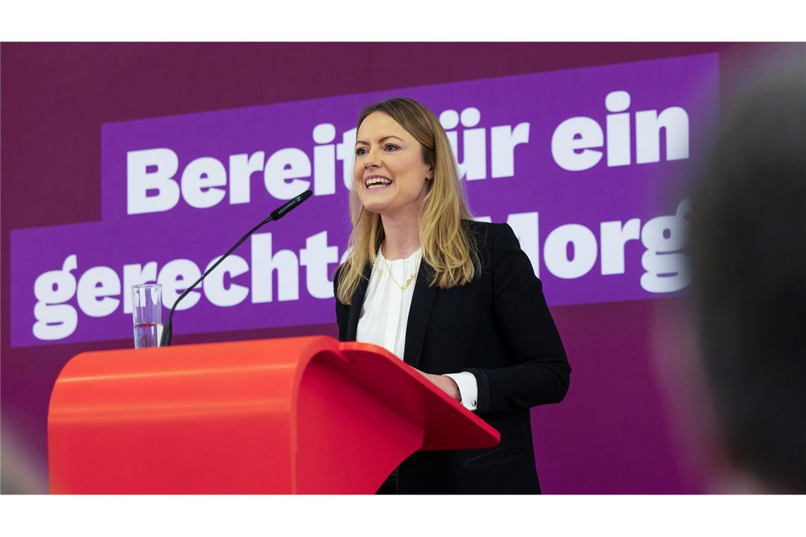 Afghanen mit Aufnahmezusage aus Berlin zurück in Pakistan Clara Bünger, Bundestagsabgeordnete der Gruppe Die Linke, beschäftigt sich seit Jahren mit Flüchtlingspolitik.