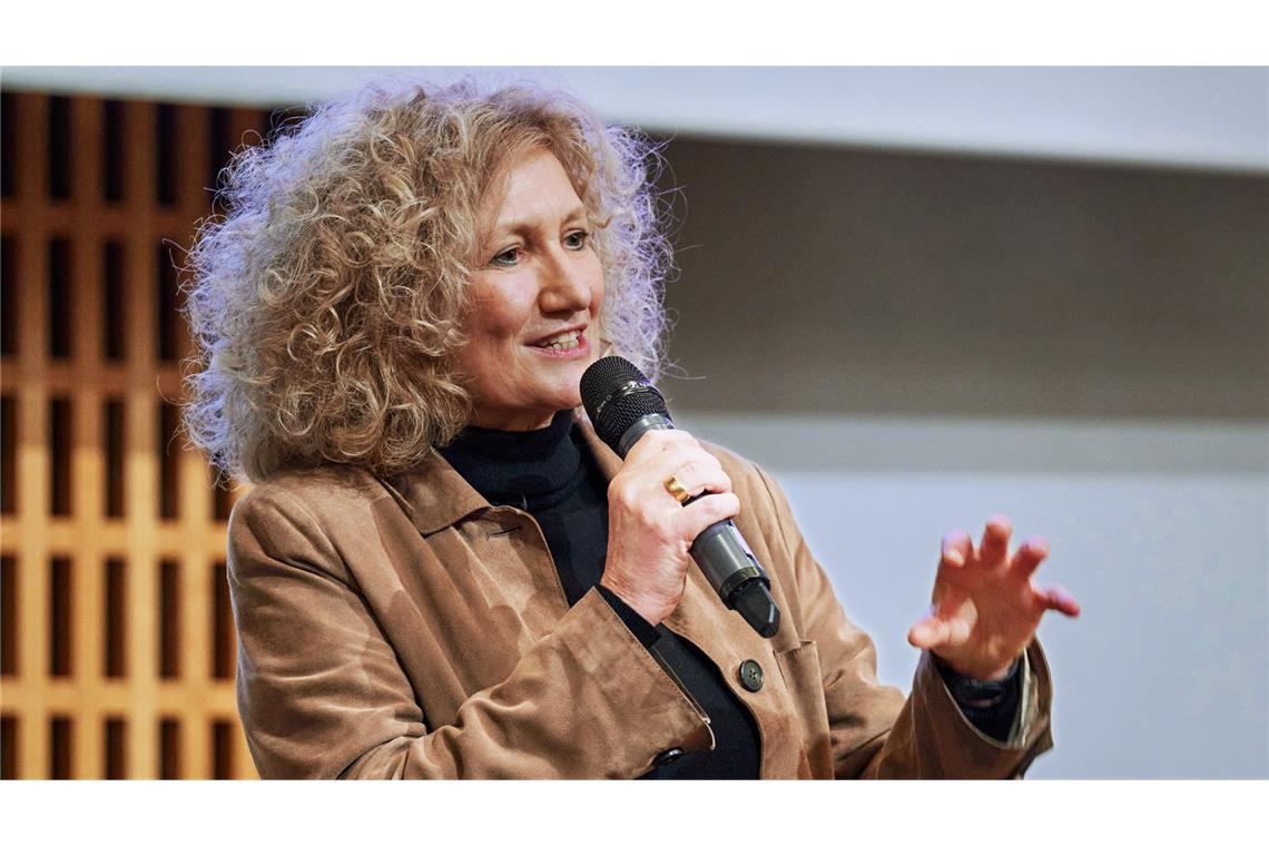 Wie verändert Migration die Kunst und uns alle, Claudia Emmert? Claudia Emmert spricht am 13. Mai auch über ihre Konzeption für die am 24. Mai startende 16. Triennale Kleinplastik