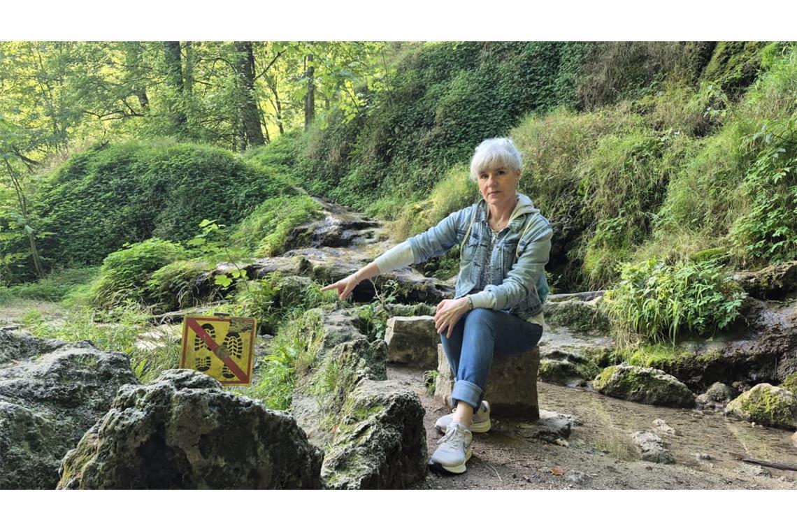 Claudia Taverna aus Bad Urach hat eine Initiative zur Rettung des Uracher Wasserfalls gestartet. Sie wünscht sich unter anderem, dass sich die Besucher an die bestehenden Regeln halten und auf den Wegen bleiben. Gleichzeitig möchte sie, dass die Behörden sich intensiver für den Schutz dieses Naturraums einsetzen.
