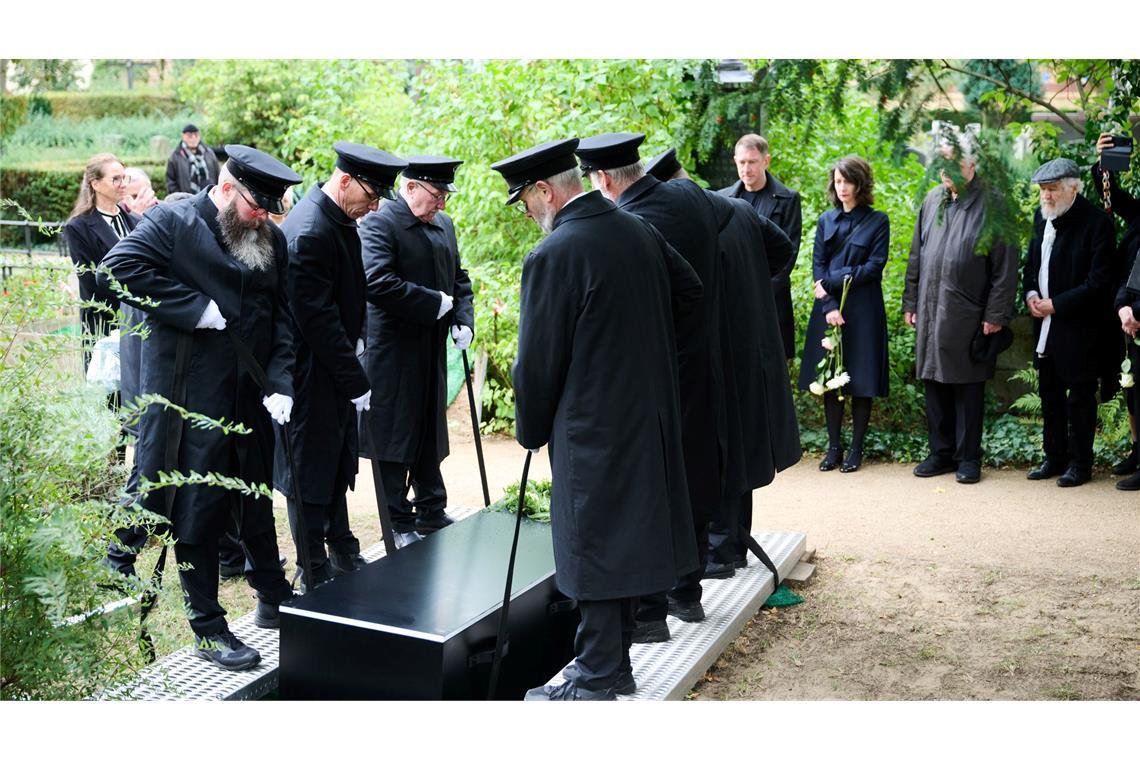 Abschied mit großer Geste: Peymann in Berlin beigesetzt Claus Peymann war im Juli im Alter von 88 Jahren gestorben.