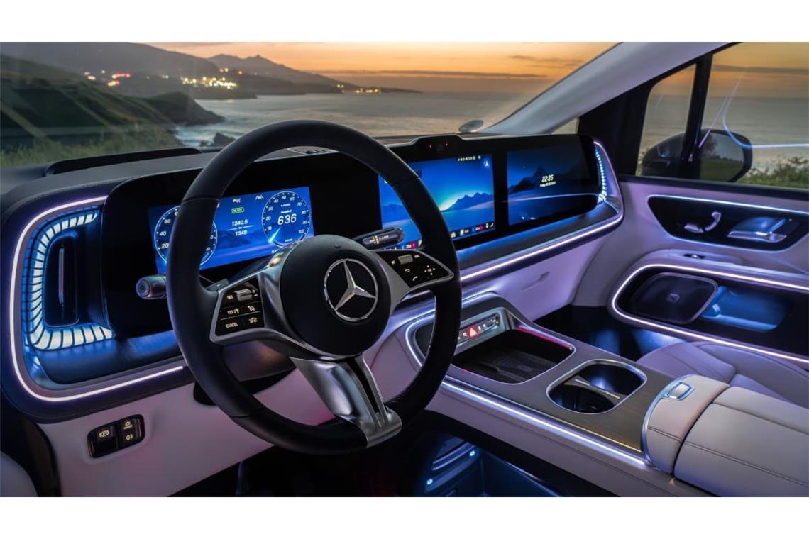 Cockpit im neuen elektrischen Mercedes-Benz VLE: Mercedes will den Wünschen der Kundschaft&nbsp; künftig wieder mehr entgegenkommen.