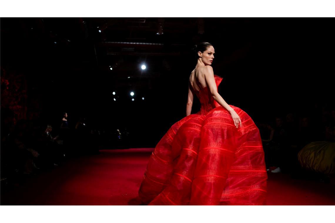 Bilder des Tages Coco Rocha läuft über den Laufsteg während der Christian Siriano Modenschau während der New York Fashion Week.