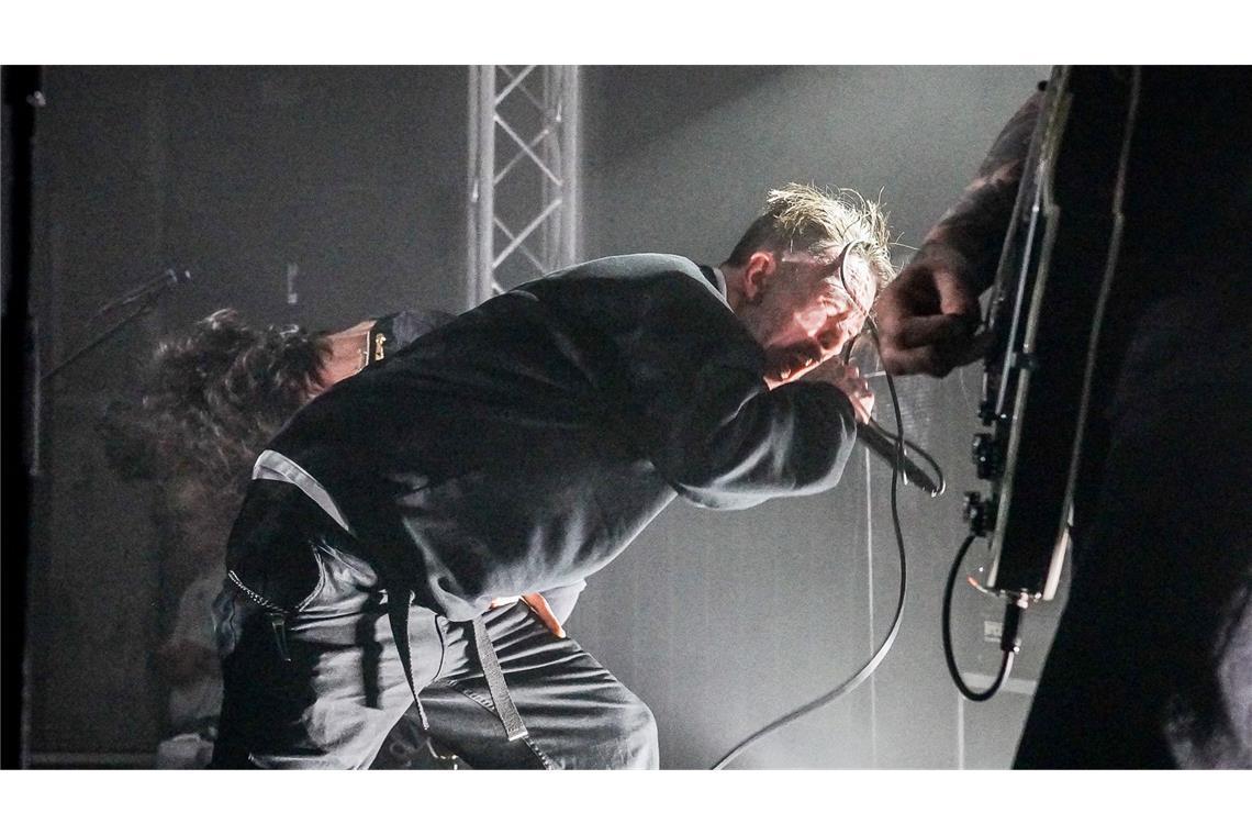 Schmerztherapie in schwarzweiß: So war’s bei Amenra im Wizemann Colin H. van Eeckhout von Amenra beim Konzert im Wizemann.