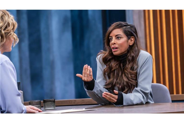 Collien Fernandes bei Caren Miosga.