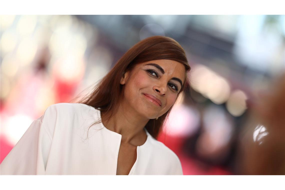 Collien Fernandes will sich bei Dating-Apps anmelden Collien Fernandes ist als Schauspielerin in der ZDF-Reihe "Das Traumschiff" zu sehen. (Archivbild)