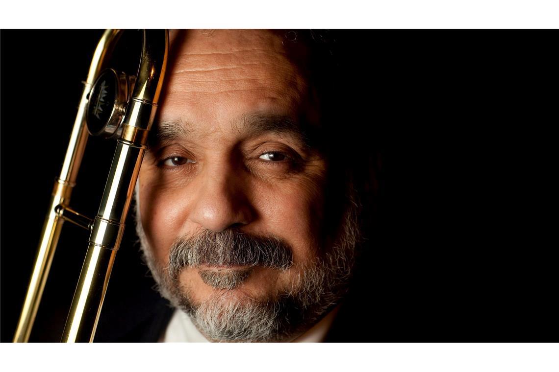 Colón galt als Mitbegründer eines Musikstils mit starkem kubanischen und puerto-ricanischen Einfluss, für den sich der Begriff Salsa (Soße) erst in den Anfangsjahren seiner Karriere langsam durchsetzte.