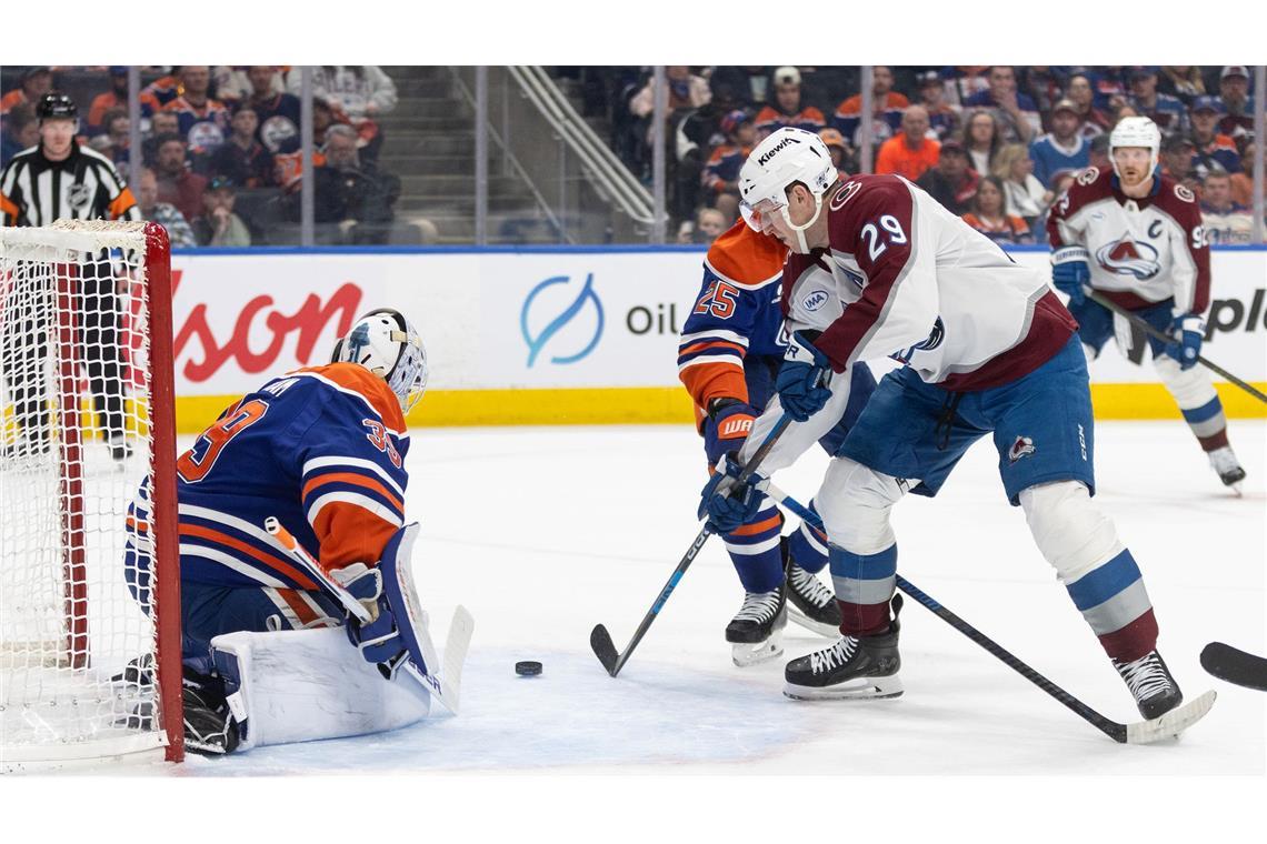 Colorados Star-Stürmer Nathan MacKinnon (Nr. 29) erzielte im Penaltyschießen den entscheidenden Treffer.