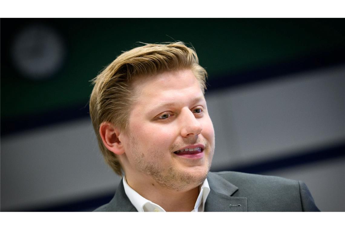 Staatsanwaltschaft akzeptiert Freispruch für El Hotzo nicht Comedian und Satiriker Sebastian Hotz alias El Hotzo beim Prozess in Berlin. (Archivbild)