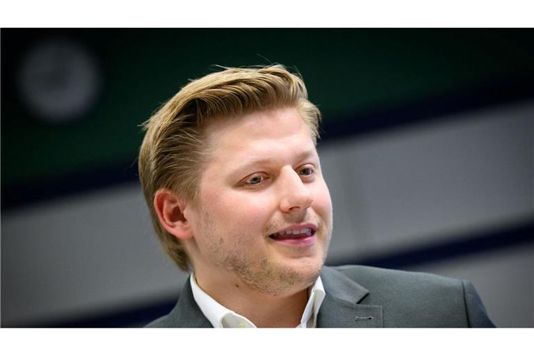 Comedian und Satiriker Sebastian Hotz alias El Hotzo beim Prozess in Berlin. (Archivbild)