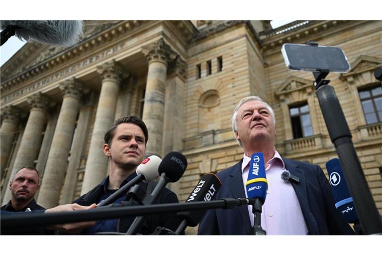 Compact-Chef Jürgen Elsässer vor dem Gericht in Leipzig.