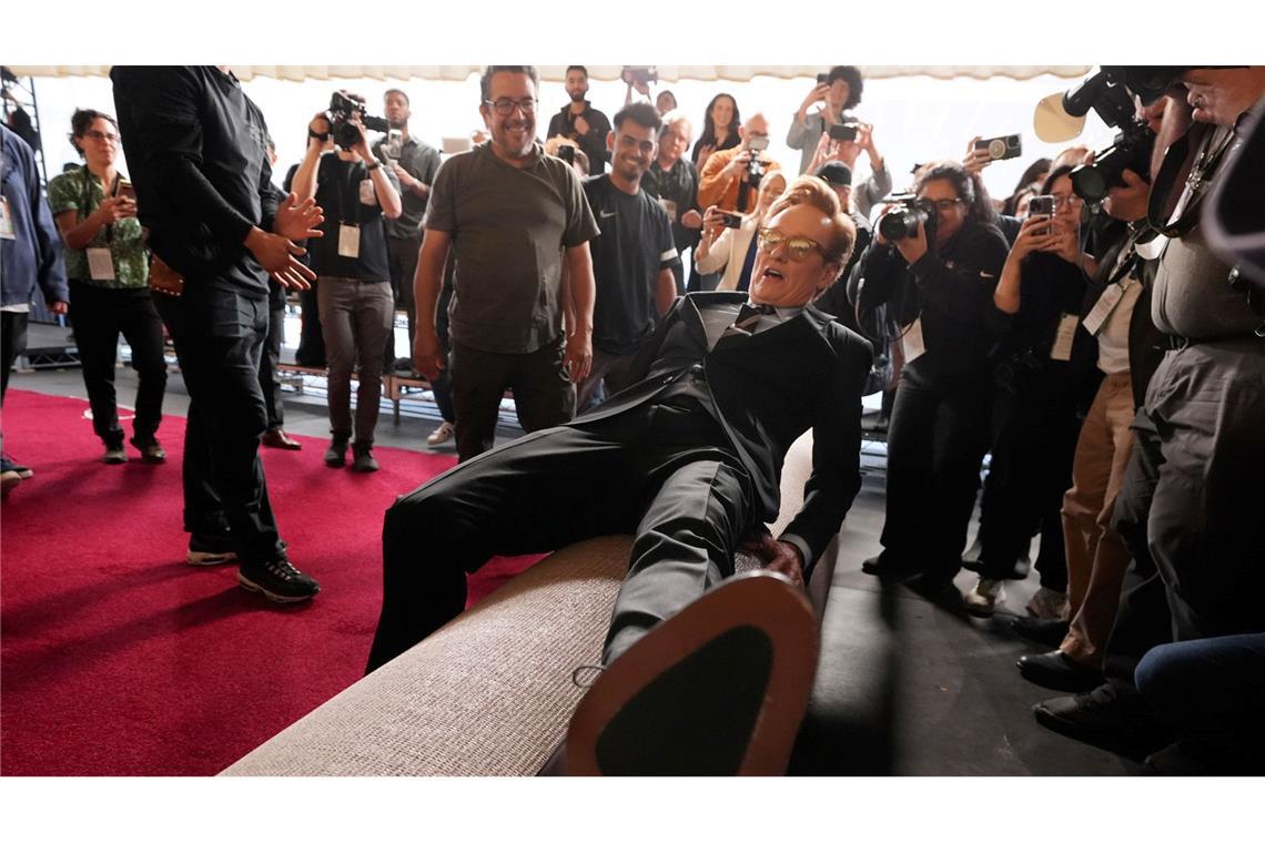 Das Oscar-Fieber steigt: Der rote Teppich wird ausgerollt Conan O’Brien scherzt am roten Teppich