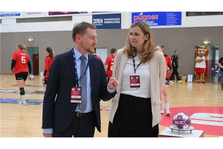 Constance Arndt, Oberbürgermeisterin von Zwickau, hier mit Sachsens Ministerpräsident Michael Kretschmer.