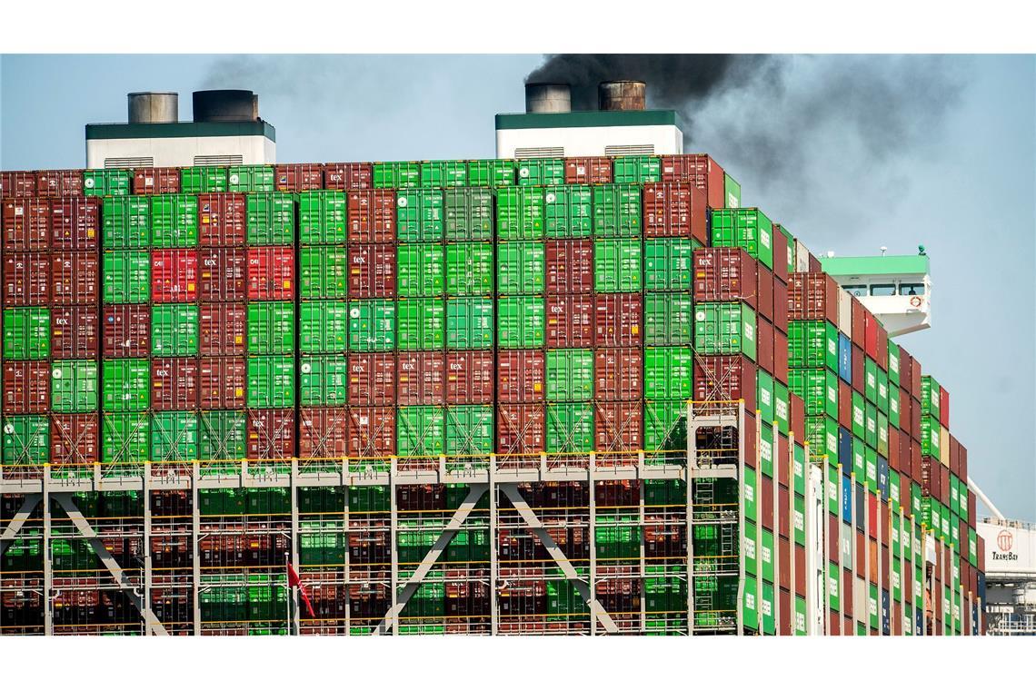 Bilder des Tages Containerweise Waren aus Übersee kommen in den USA an.