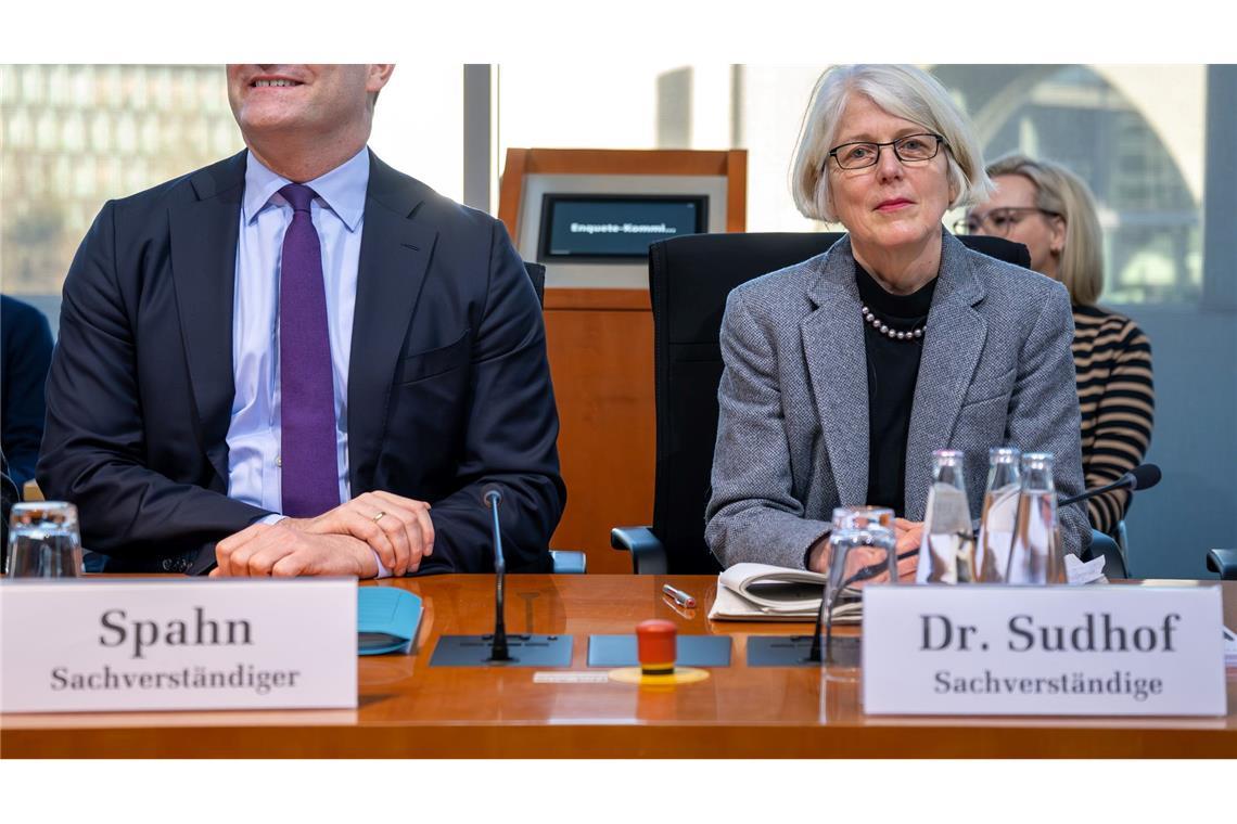 Corona-Aufarbeitung im Bundestag: Jens Spahn und die frühere Sonderermittlerin Margaretha Sudhof.