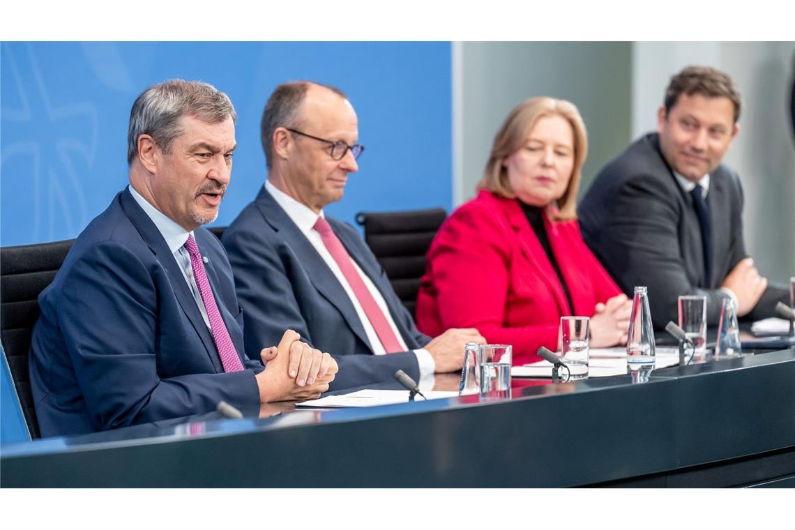 CSU-Chef Markus Söder und die anderen Koalitionsspitzen stimmen die Bürger auf weitere Schritte ein.
