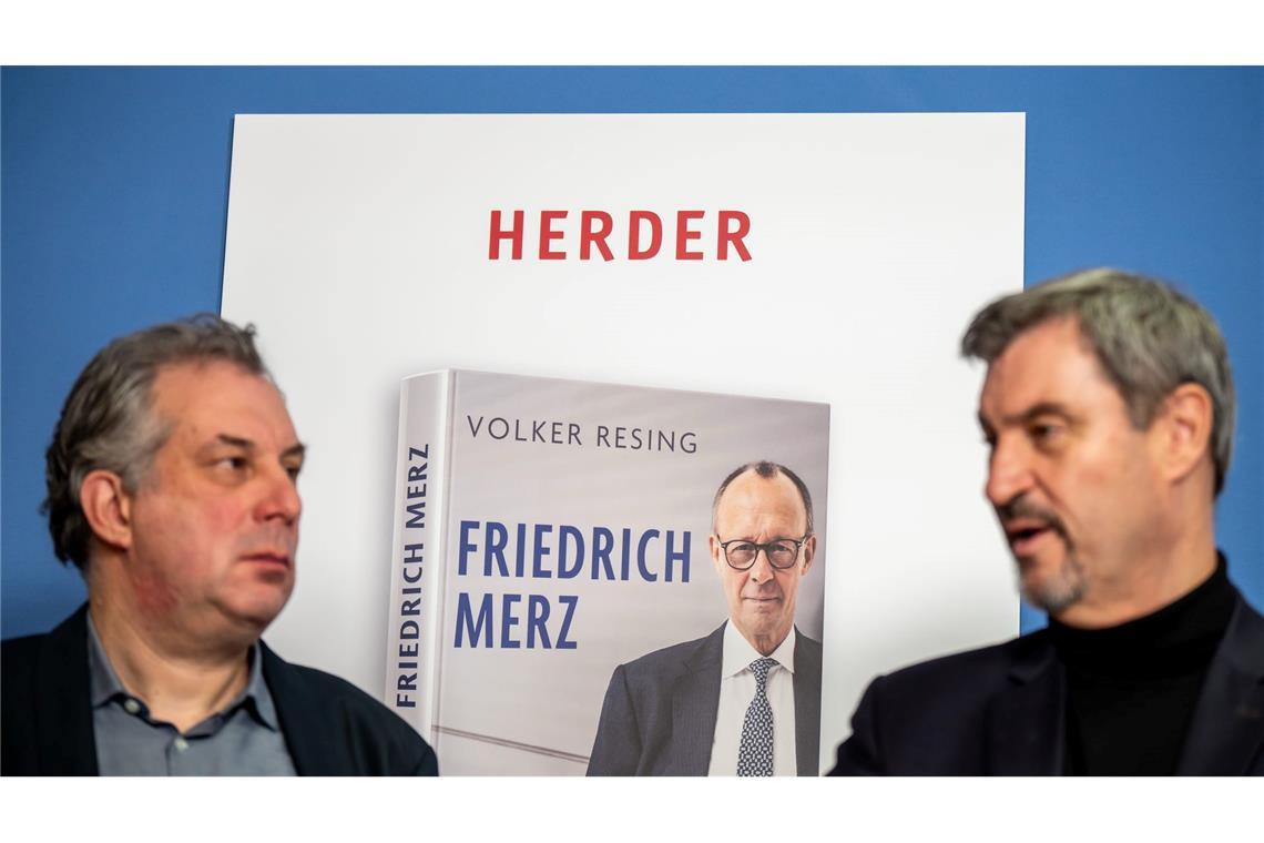 Söder: Sollten Richtungswechsel mehr in Mittelpunkt stellen CSU-Chef Söder stellt in Berlin eine Biografie über Kanzlerkandidat Merz vor. Der bayerische Ministerpräsident findet viele lobende Worte. Zugleich hat er ein paar Tipps parat.