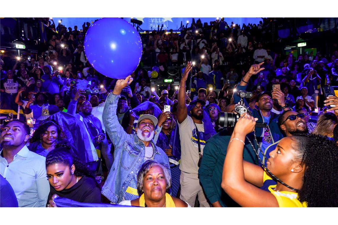 Curaçao hat sich für die Fußball-WM qualifiziert und die Fans jubeln.