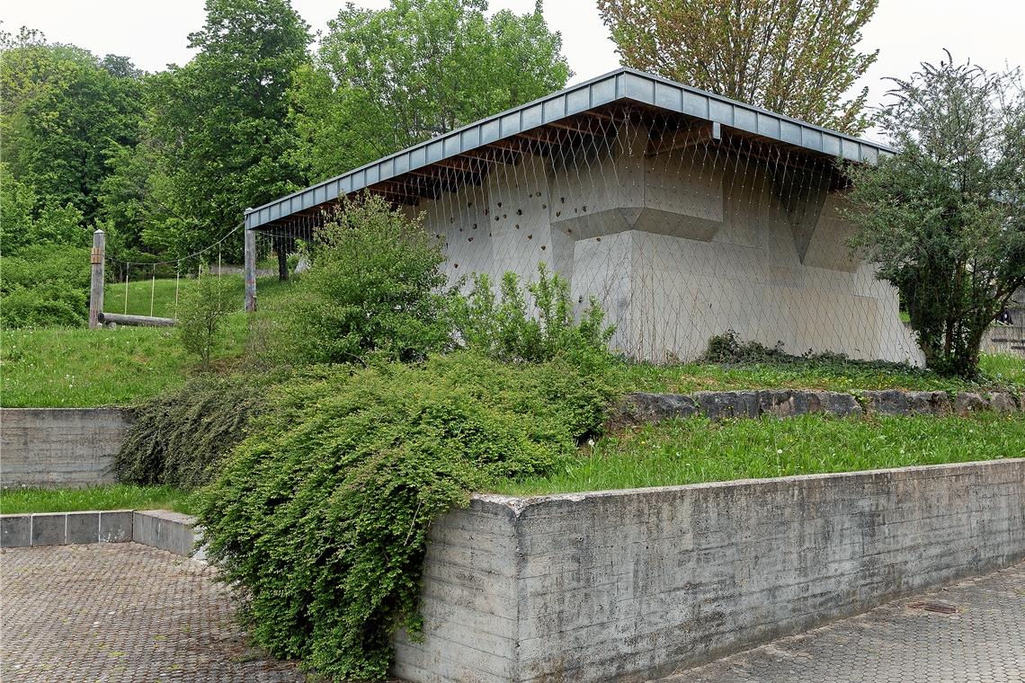 Ideen für vier attraktive Pausenplätze Da der Bolderkubus nicht ohne Aufsicht genutzt werden kann, soll er an einen anderen Ort wie beispielsweise das Freibad versetzt werden. So wäre auch mehr Platz für weitere Elemente.