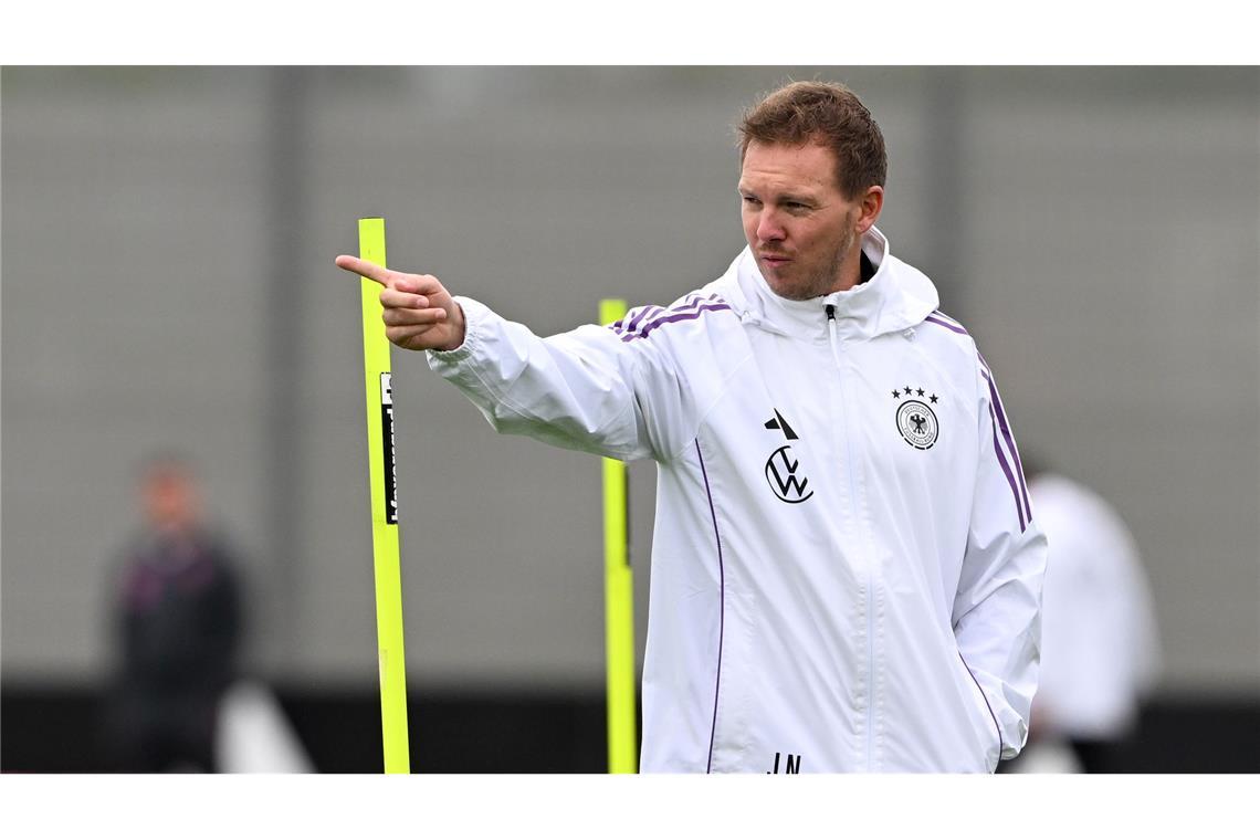 Zwei Jahre Nagelsmann: Wo endet die wilde Achterbahnfahrt? Da geht's lang zur WM: Julian Nagelsmann beim Training in Herzogenaurach.