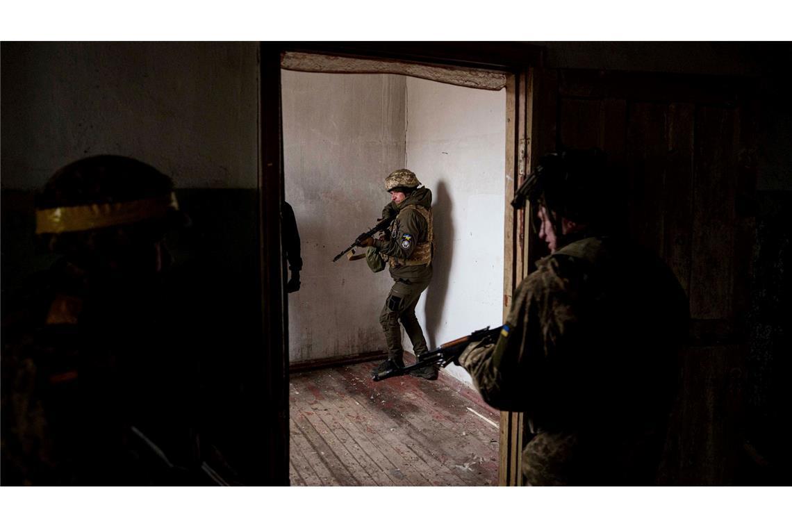 Bilder des Tages Da Vinci Wolves: Ukrainische Elite-Soldaten trainieren nahe der Front