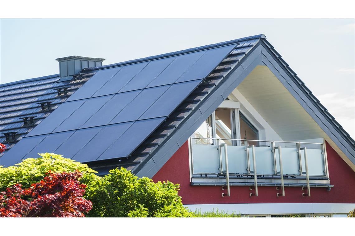 „Vielzahl von Schwachstellen“ bei Solaranlagen Dachsolaranlagen können anfällig für Cyberangriffe sein – Knackpunkt sind die Wechselrichter.