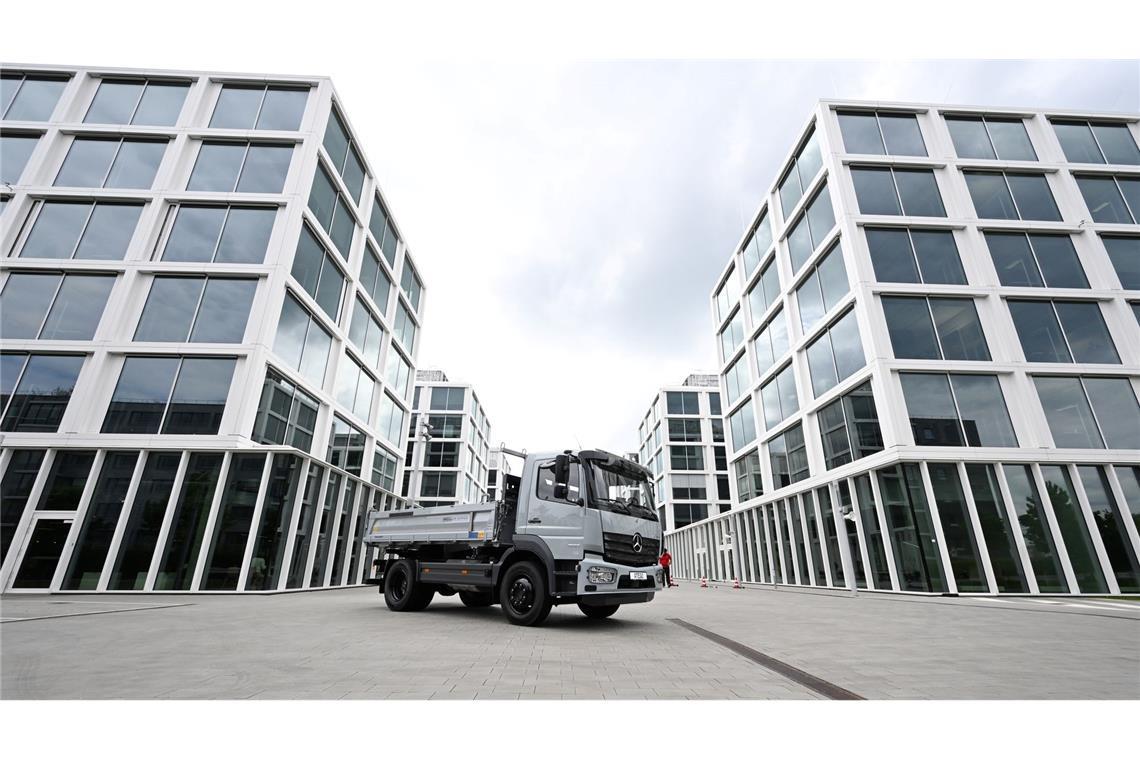 Daimler Truck will bis 2030 rund 5.000 Stellen streichen. (Archivbild)
