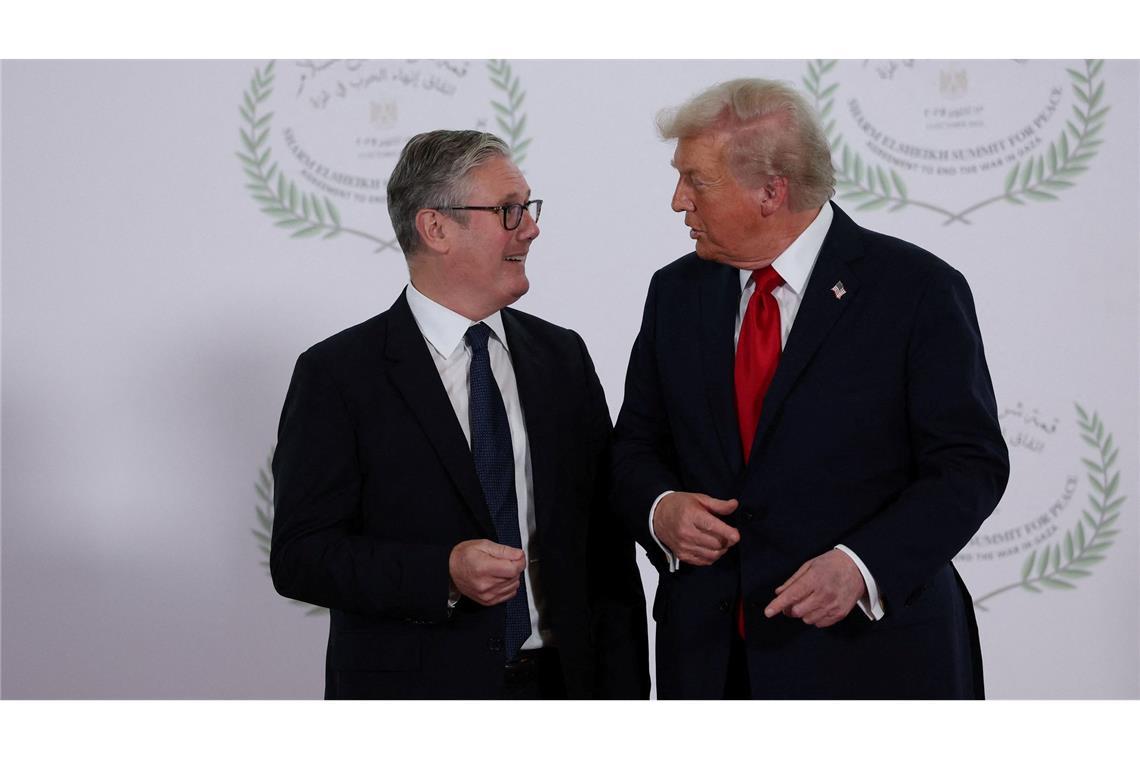 Damals noch guter Dinge: US-Präsident Donald Trump (r) und Premierminister Keir Starmer. (Archivbild)