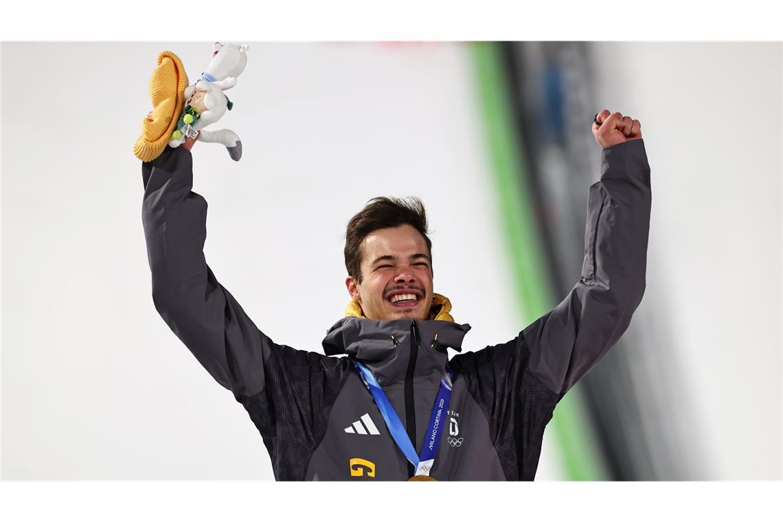 Damit hatte keiner gerechnet: Skispringer Philipp Raimund Holte Gold im Wettbewerb von der Normalschanze.