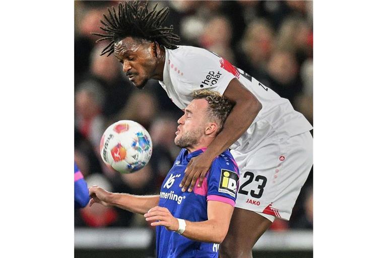 Dan-Axel Zagadou springt höher als der Mainzer