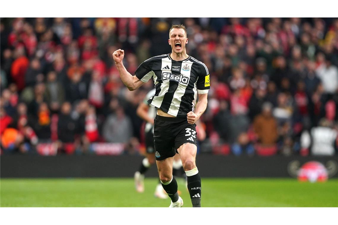 Newcastle gewinnt Ligapokal-Finale gegen Liverpool Dan Burn bejubelt seinen Treffer zum 1:0 für Newcastle United. Der Ligapokal-Gewinn ist der erste nationale Titelerfolg des Clubs seit 70 Jahren.