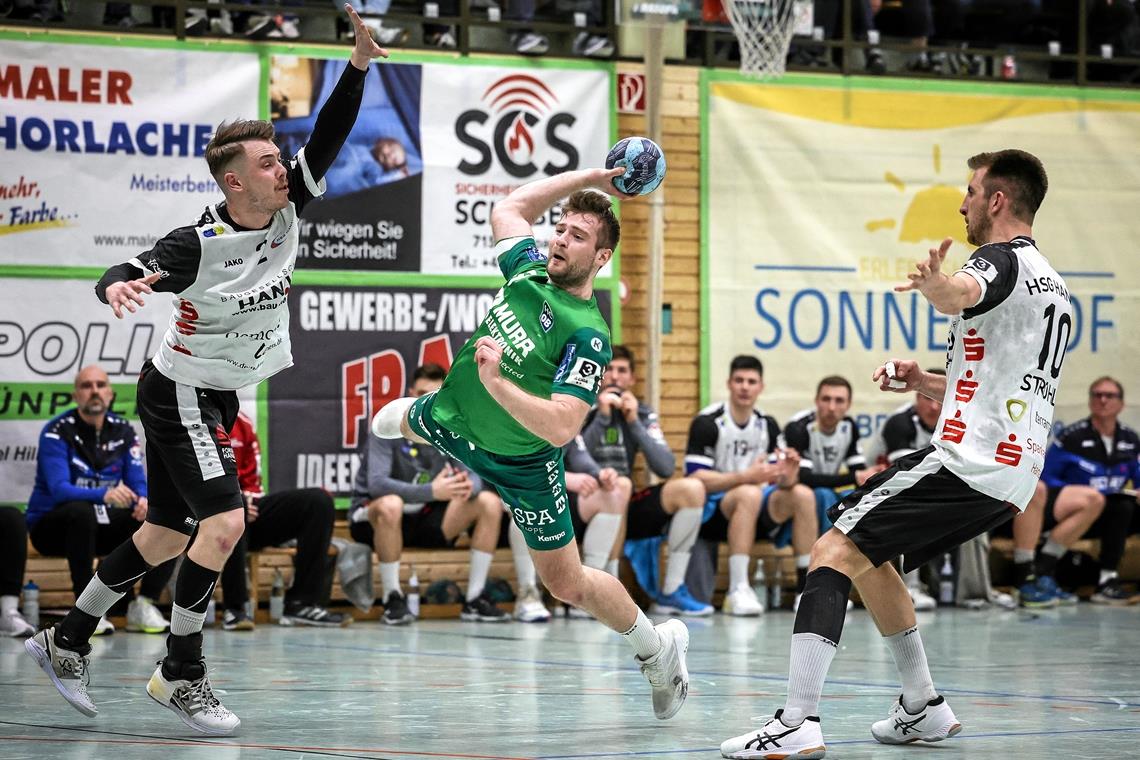Bruder-Duell beim Gastspiel des HC Oppenweiler/Backnang beim TV Emsdetten Daniel Schliedermann (beim Wurf) trifft heute mit dem HC Oppenweiler/Backnang auf seinen Bruder. Foto: Alexander Becher