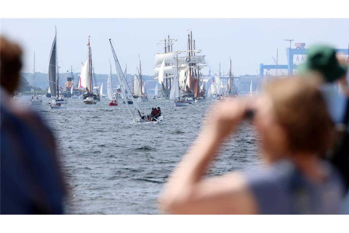 Rund 170.000 Menschen bei Windjammerparade in Kiel Daran nahmen auch 59 Traditionsschiffe teil.